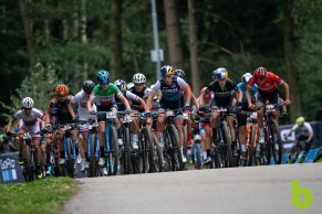 Evie Richards gana el último Short Track del año con polémica