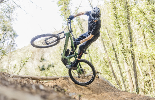 Aviso urgente do Canyon para suas eMTB Spectral:ON CF e CFR, e Torque:ON CF: pode haver um risco "extremamente improvável" de incêndio