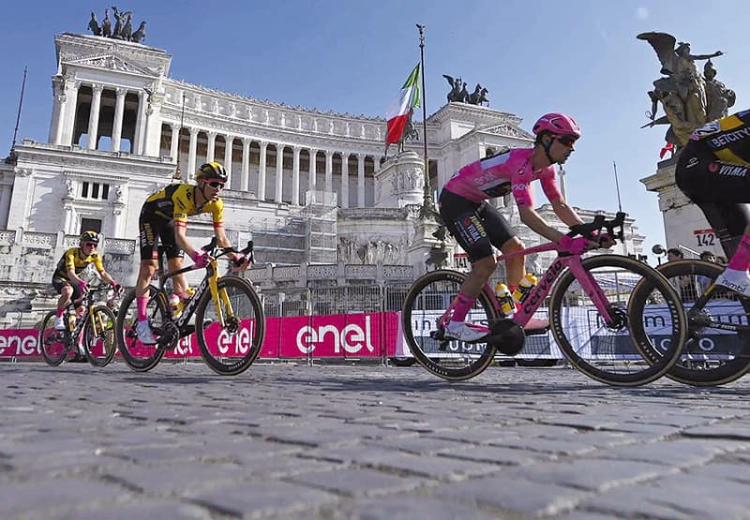 The Giro 2025 delays its presentation due to doubts about its starting location