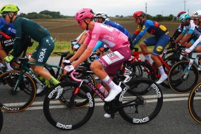 The Giro 2025 delays its presentation due to doubts about its starting location