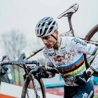 Van der Poel runs a half marathon at 3:52 min/km: "Tomorrow I will probably regret this"