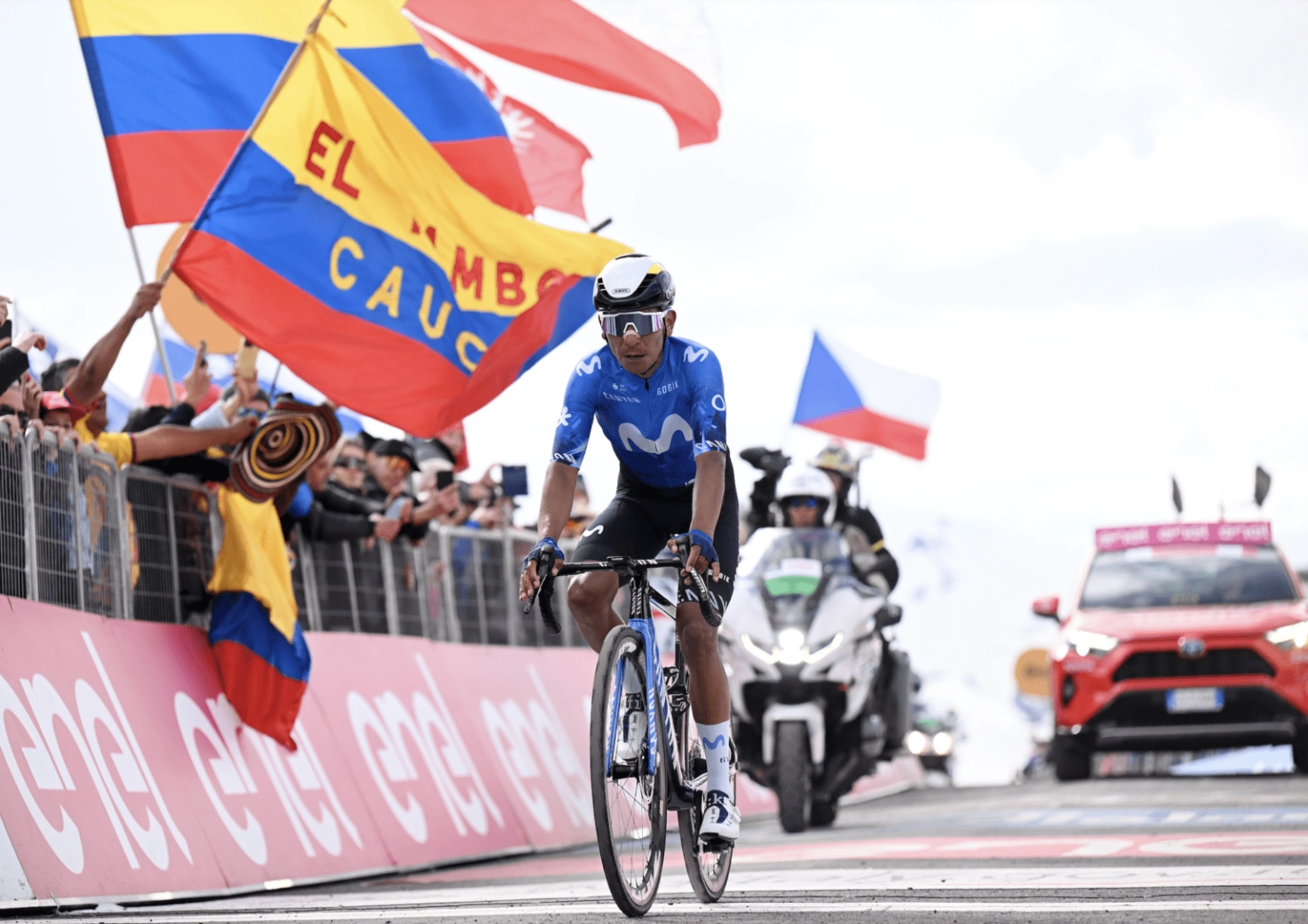 Nairo Quintana renews with Movistar