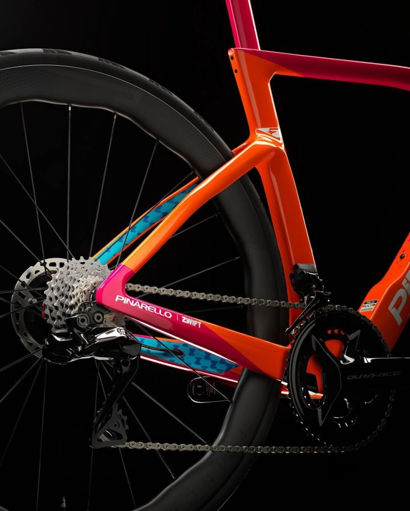 Zwift Pinarello Dogma F: del ciclismo virtual al mundo real