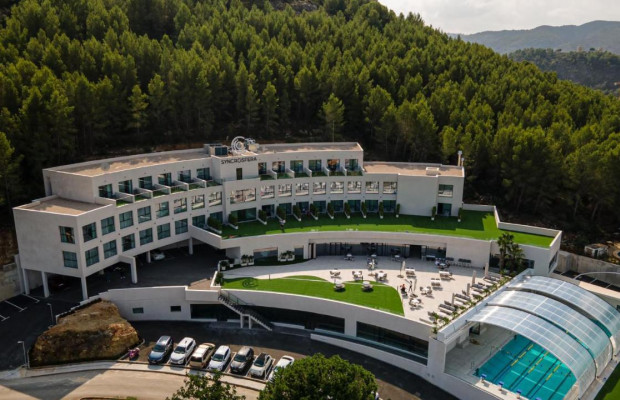 Professional cyclists are changing altitude training camps for hotels with hypoxic rooms