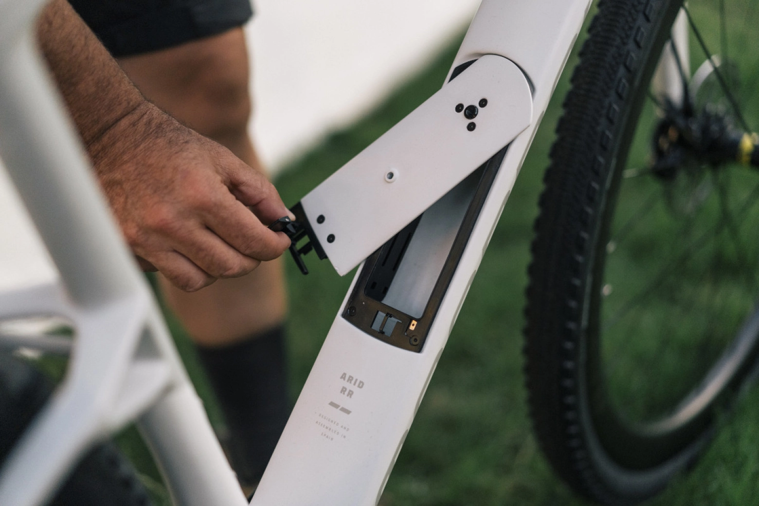 Gravel without limits with the new Mondraker Arid Carbon