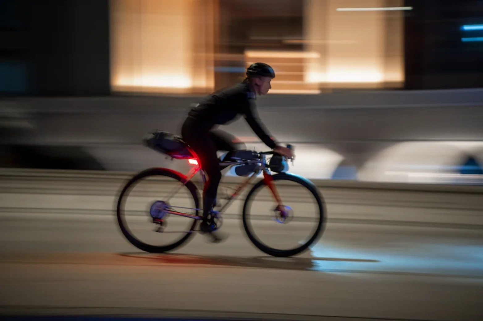 DT Swiss launches its first wheel with dynamo