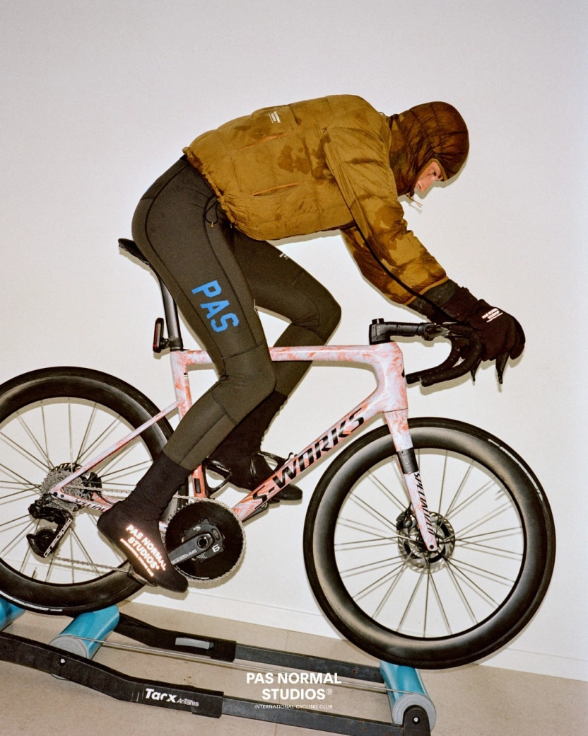 Consejos para mantener la motivación de salir a rodar cuando el frío, la lluvia o la noche acechan