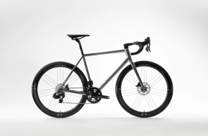 This exclusive Colnago Steelnovo, made of steel, costs 17,500€ and commemorates the manufacturer's 70 years