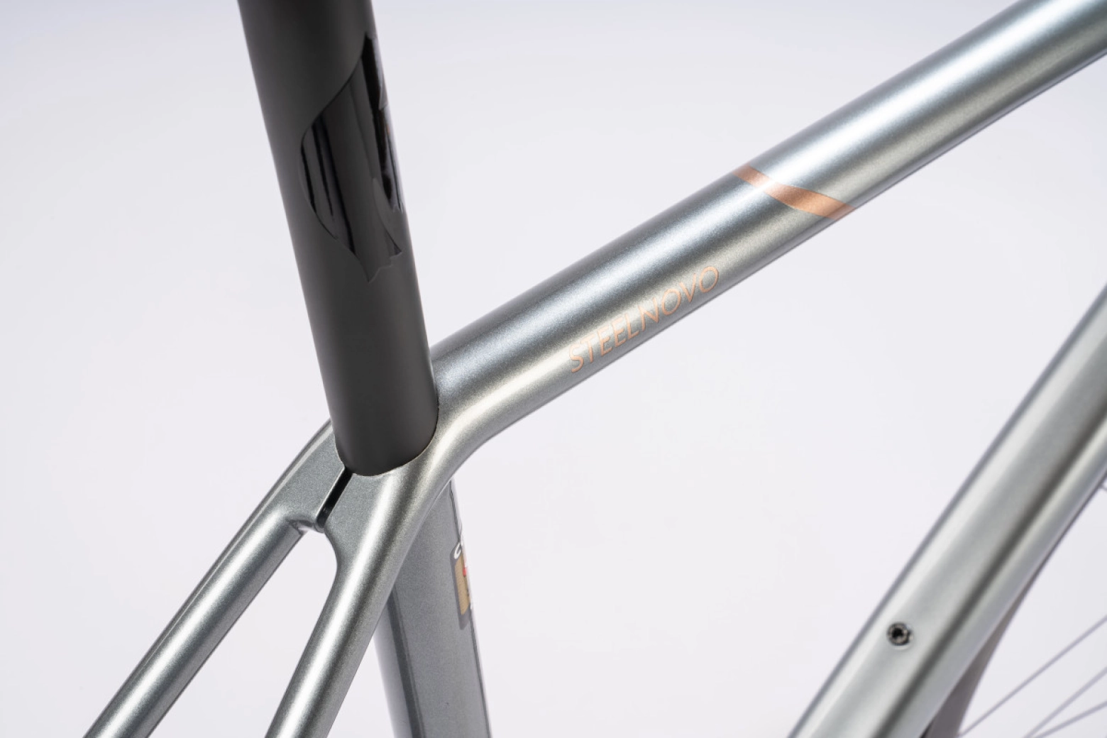 This exclusive Colnago Steelnovo, made of steel, costs 17,500€ and commemorates the manufacturer's 70 years