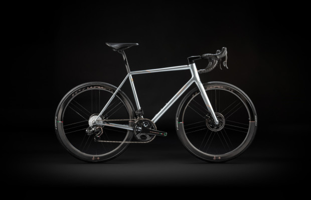 This exclusive Colnago Steelnovo, made of steel, costs 17,500€ and commemorates the manufacturer's 70 years