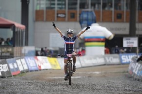 ¡Puro talento! Thomas Pidcock y Loana Lecomte se proclaman Campeones del Mundo XCO Sub-23