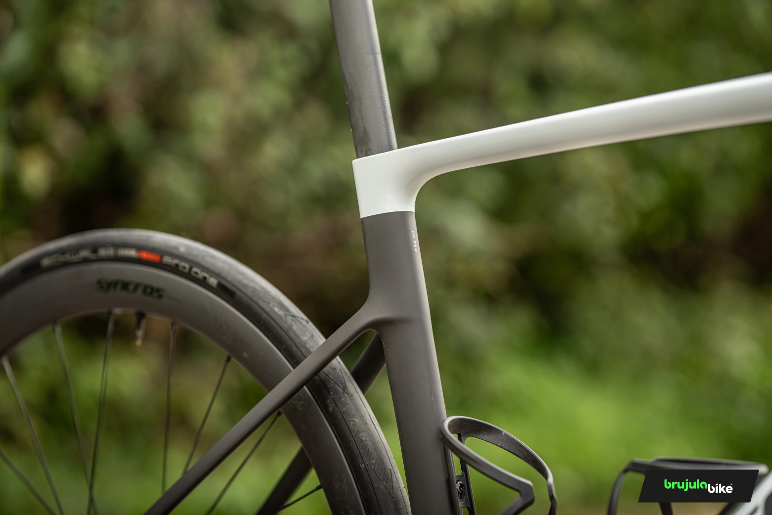 Testamos a nova Scott Addict RC Pro 2025, uma bicicleta com poucos rivais