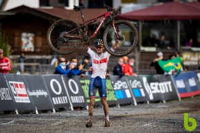 ¡Puro talento! Thomas Pidcock y Loana Lecomte se proclaman Campeones del Mundo XCO Sub-23