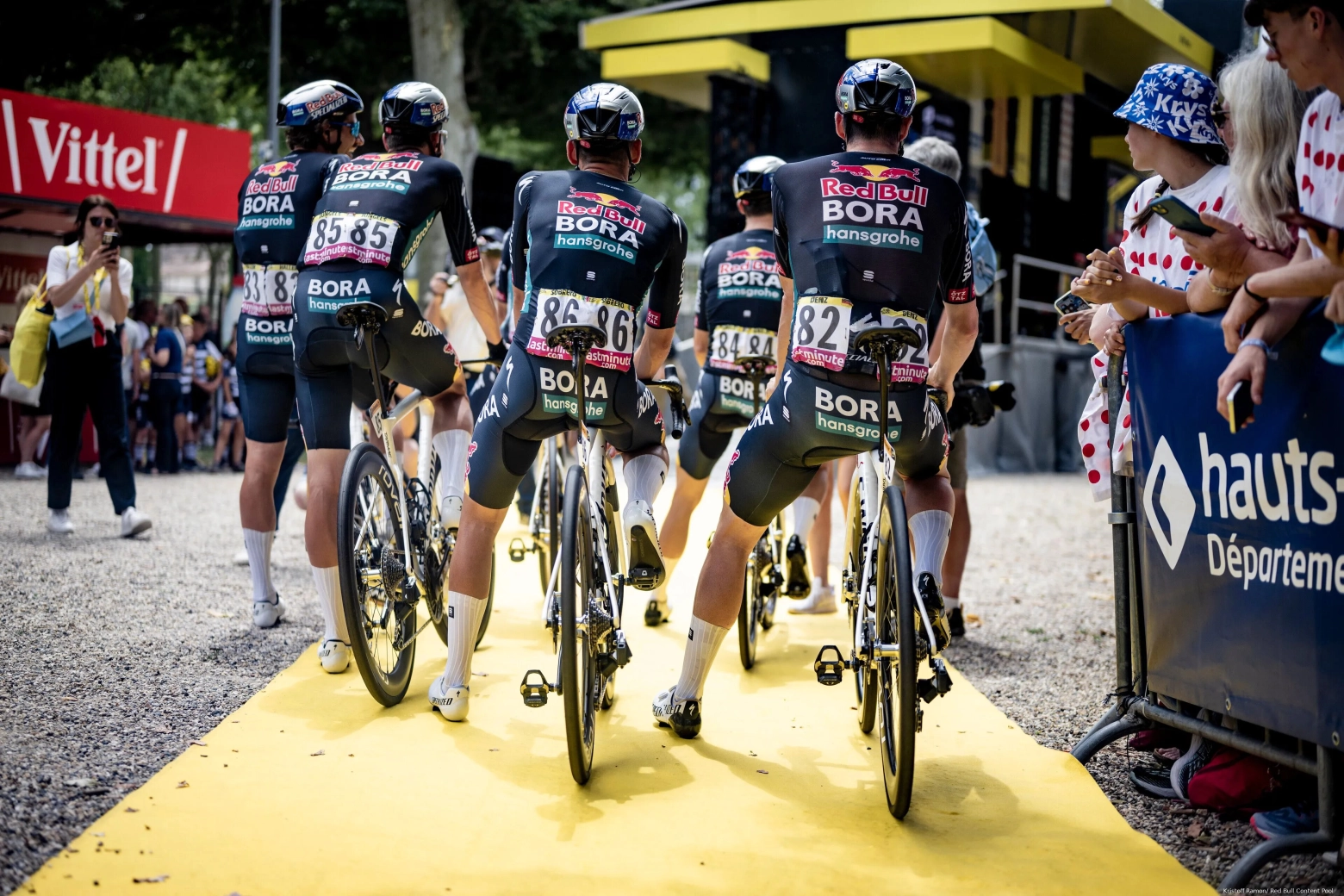 Un demi-million pour les hommes et 85 000 pour les femmes, les salaires moyens et les budgets du WorldTour étant filtrés