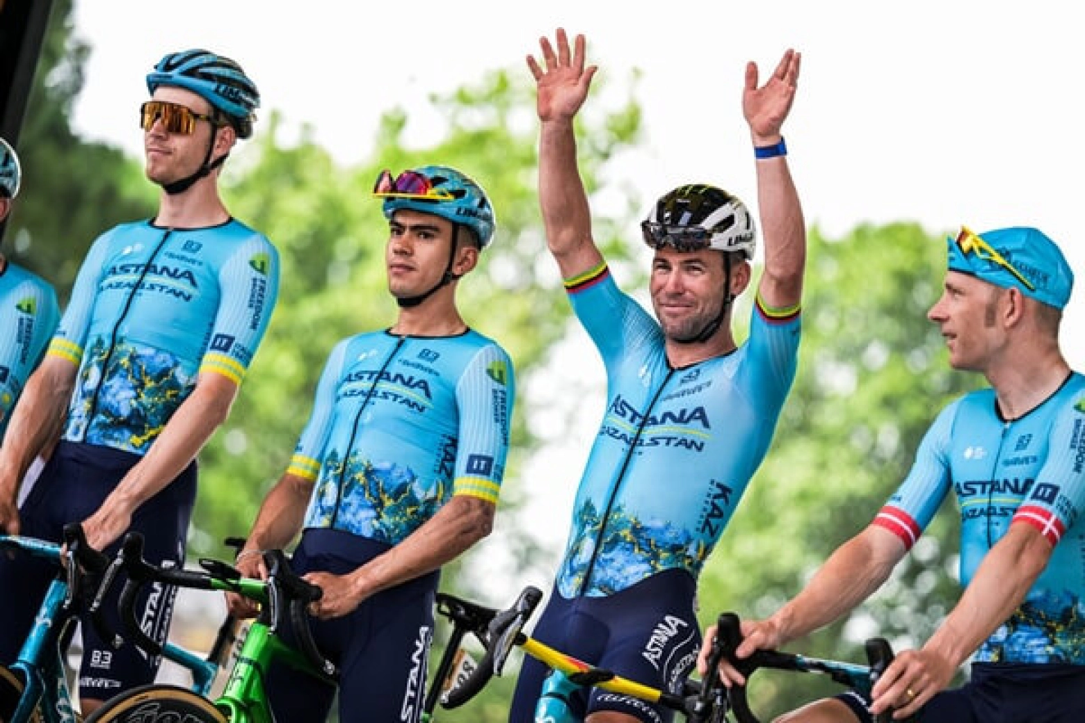 Un demi-million pour les hommes et 85 000 pour les femmes, les salaires moyens et les budgets du WorldTour étant filtrés