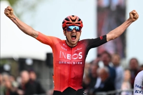Tom Pidcock signs a 3-year contract with the Q36.5 Pro Cycling Team and will race with SCOTT bikes on the road