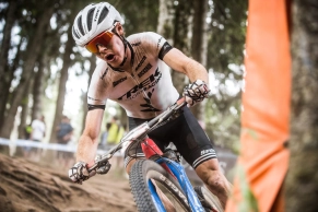 Jolanda Neff and Anton Cooper leave Trek Factory Racing