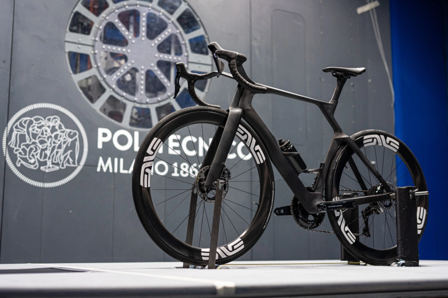 Colnago Y1Rs: la radical bicicleta aerodinámica que utilizará Tadej Pogacar