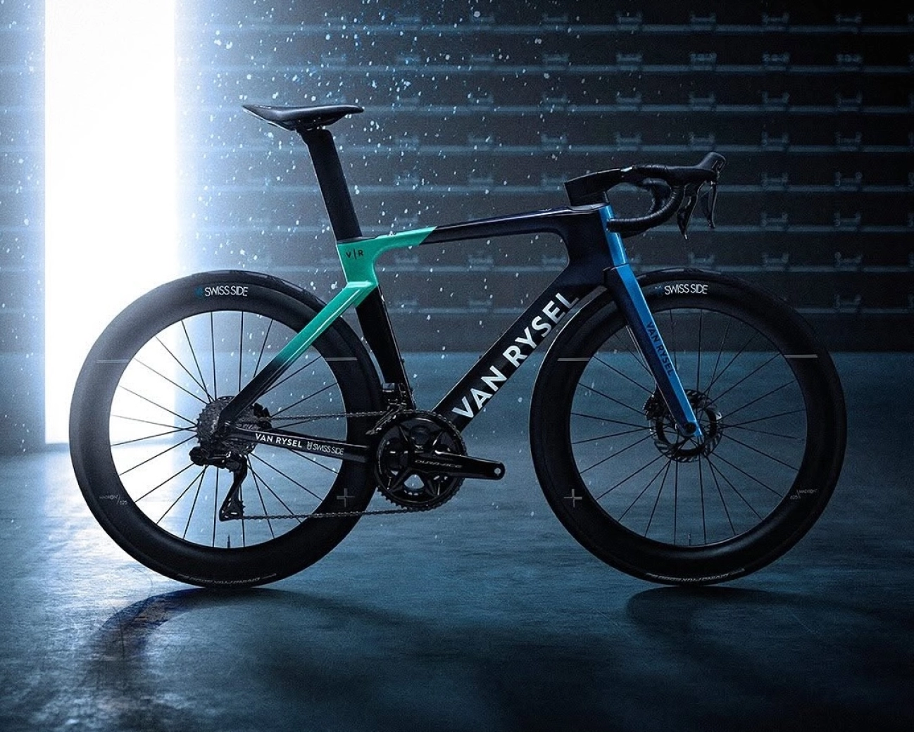 El Decathlon AG2R La Mondiale 2025 se presenta con una nueva Van Rysel aero y nueva equipación