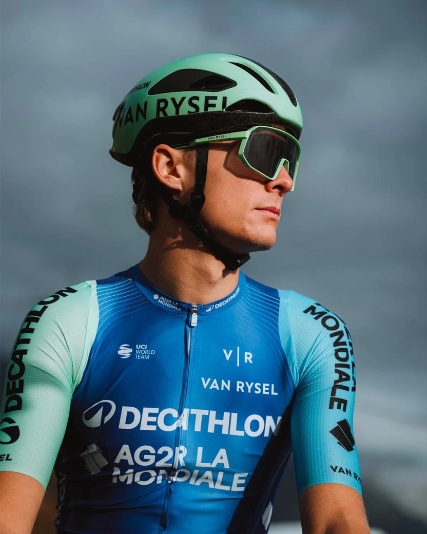 El Decathlon AG2R La Mondiale 2025 se presenta con una nueva Van Rysel aero y nueva equipación