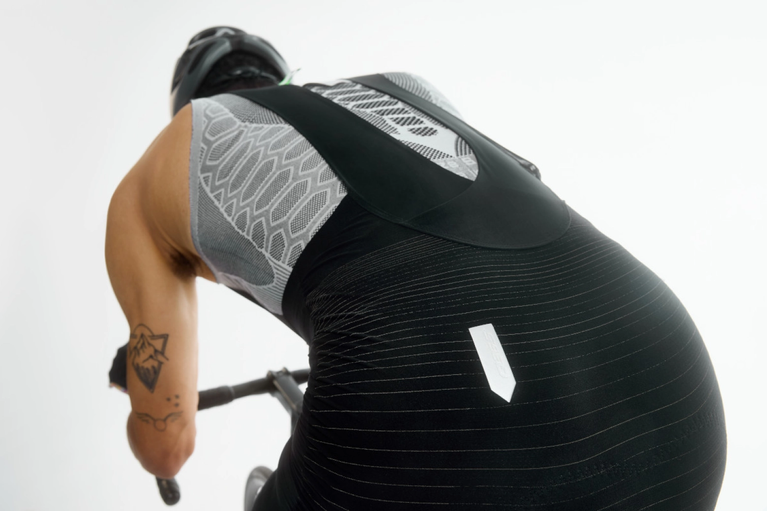 New Q36.5 Unique Pro, the seamless bib shorts that redefine excellence