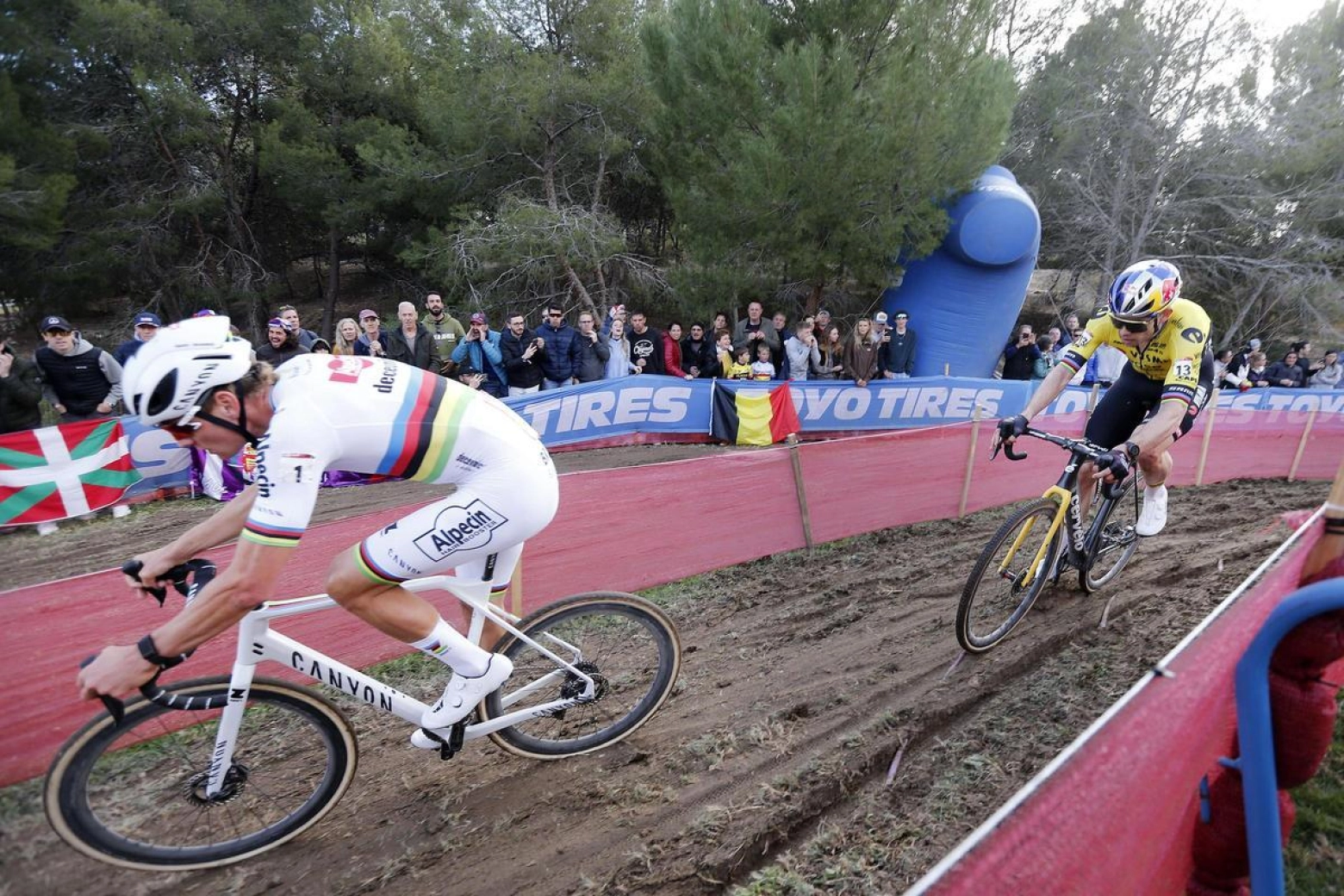 4 opportunities to see Van der Poel vs Van Aert this CX season