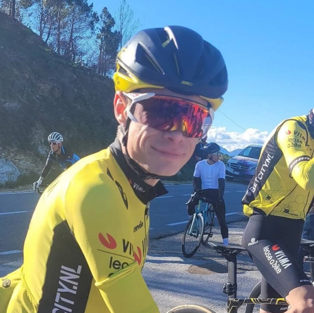 Which Oakley model are Vingegaard and Van Aert debuting?
