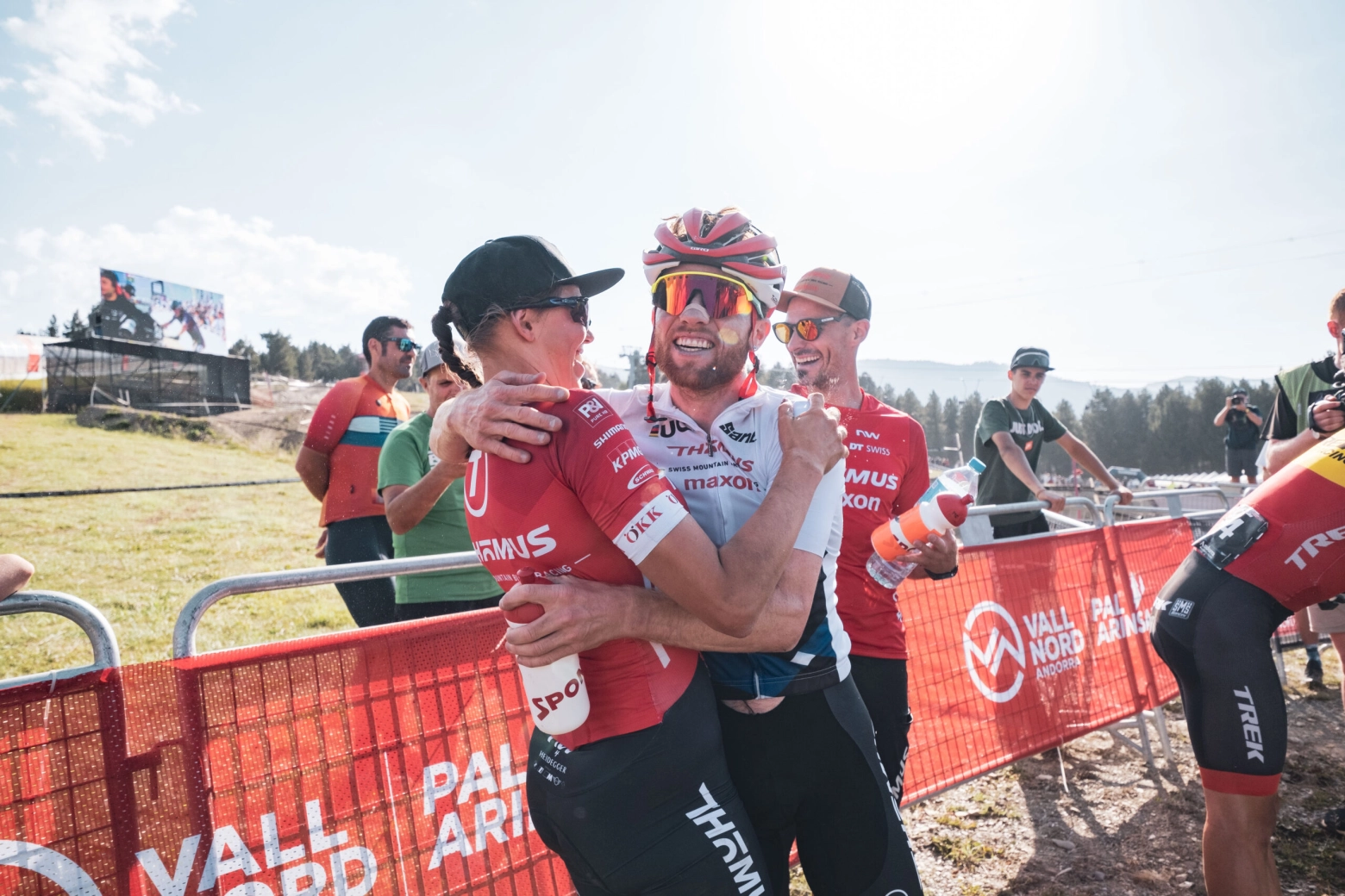 El Thomus Maxon blinda a Mathias Fluckiger y renueva a Keller, Forster y Albin