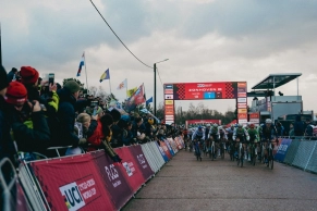 Absolute domination of Van der Poel in the Zonhoven CX World Cup: in just 2 minutes he has sealed the race