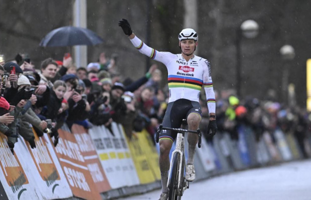 Van der Poel changes strategy in Mol and still wins