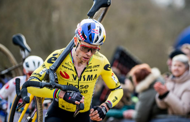 Agora vem o tão aguardado primeiro Van der Poel x Van Aert da temporada no Exact Cross em Loenhout