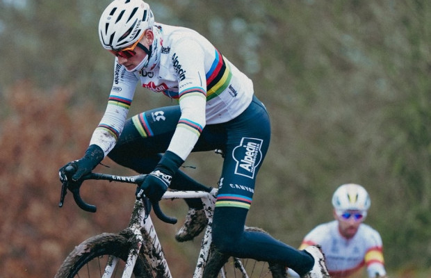Van der Poel suma y sigue en la Copa del Mundo CX de Gavere