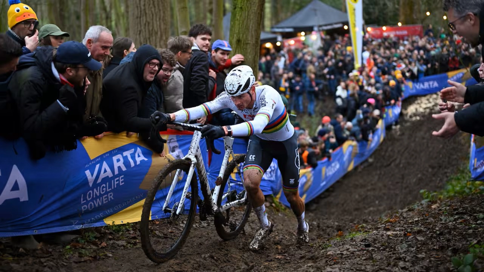Van der Poel is preparing to get closer to Pogacar