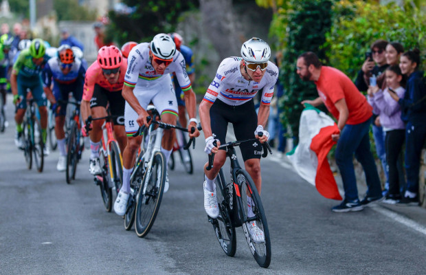 Van der Poel está se preparando para se aproximar de Pogacar