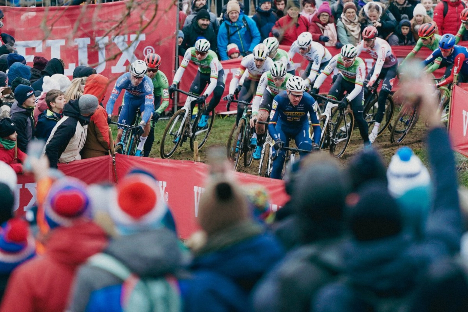 Mathieu van der Poel dominates the mud and cold of the Besançon World Cup