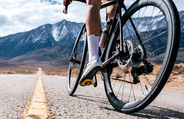 Transmisiones mecánicas y otras cosas de moda que traerán las bicis de carretera en 2025