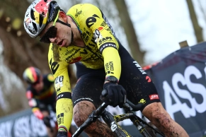 Wout van Aert takes his first victory of the season in Gullegem