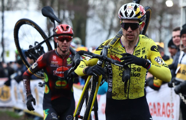 Wout van Aert resuelve en Gullegem su primera victoria de la temporada