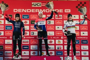 Wout van Aert dominates in the mud of Dendermonde