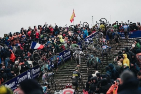 Wout van Aert dominates in the mud of Dendermonde