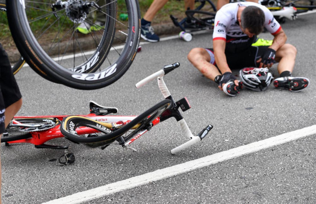 Van Aert, Froome y otros ciclistas quieren reducir la velocidad en carrera