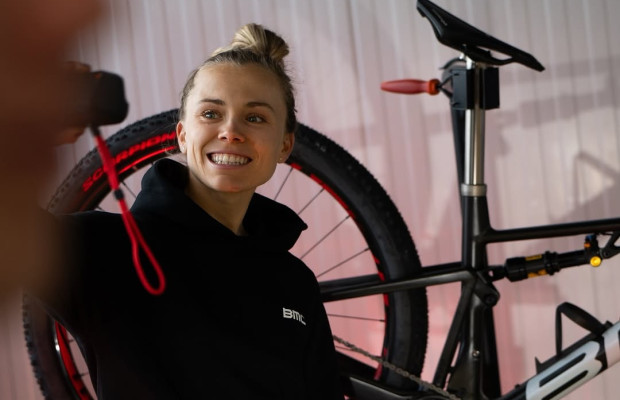 Loana Lecomte signs with the BMC team
