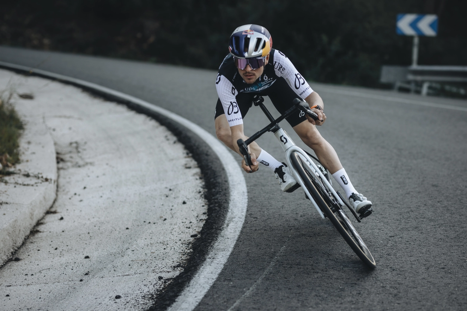 Tom Pidcock debuts the revolutionary Q36.5 kit for 2025