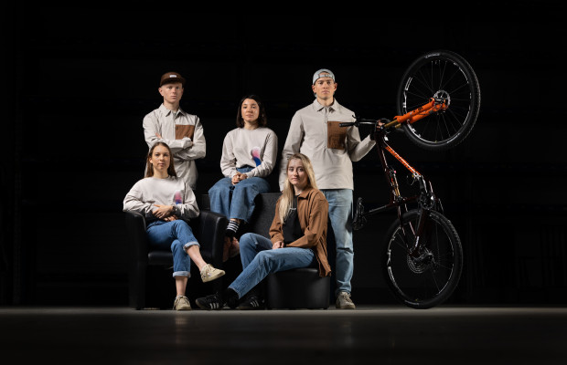 Lapierre vira a página e apresenta uma nova Lapierre Racing Unity com Anton Cooper e Chiara Teocchi como estrelas
