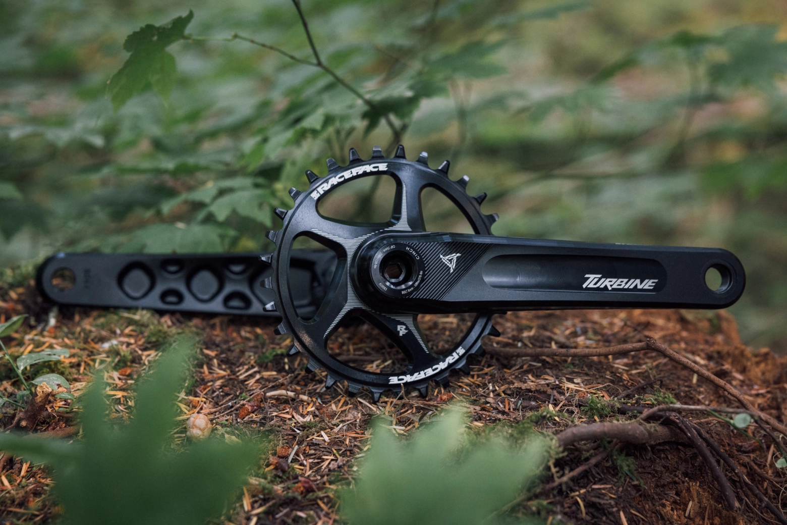 Race Face joins the trend of short cranks with the new Era and Turbine models of 160 and 165 mm