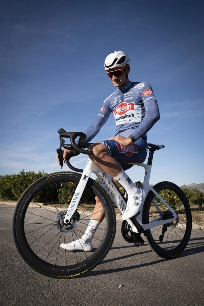 Van der Poel and the Alpecin-Deceuninck team will use Pirelli tires until 2029