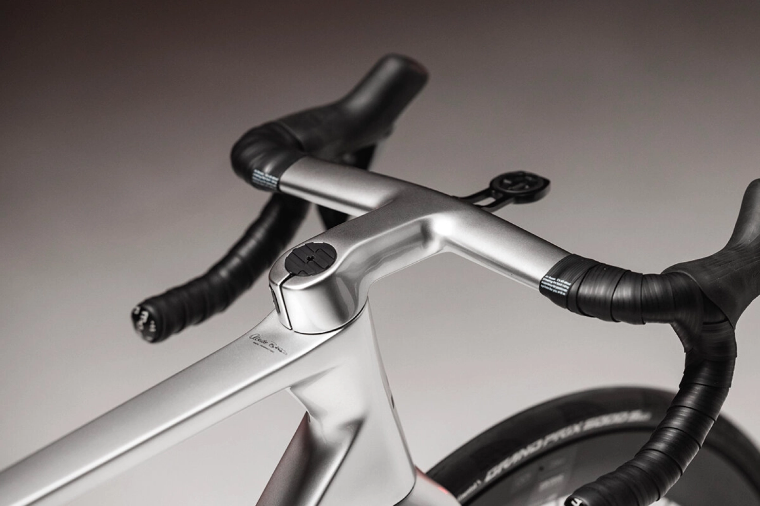 The new Basso Sempre Veloce takes its own path - all road aero?