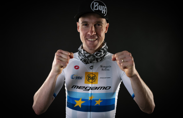 O campeão europeu de gravel Martin Stošek assina com a equipe BUFF® Megamo