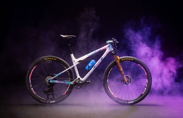 Révélées les BH Lynx SLS avec des designs exclusifs pour l'équipe BH Coloma