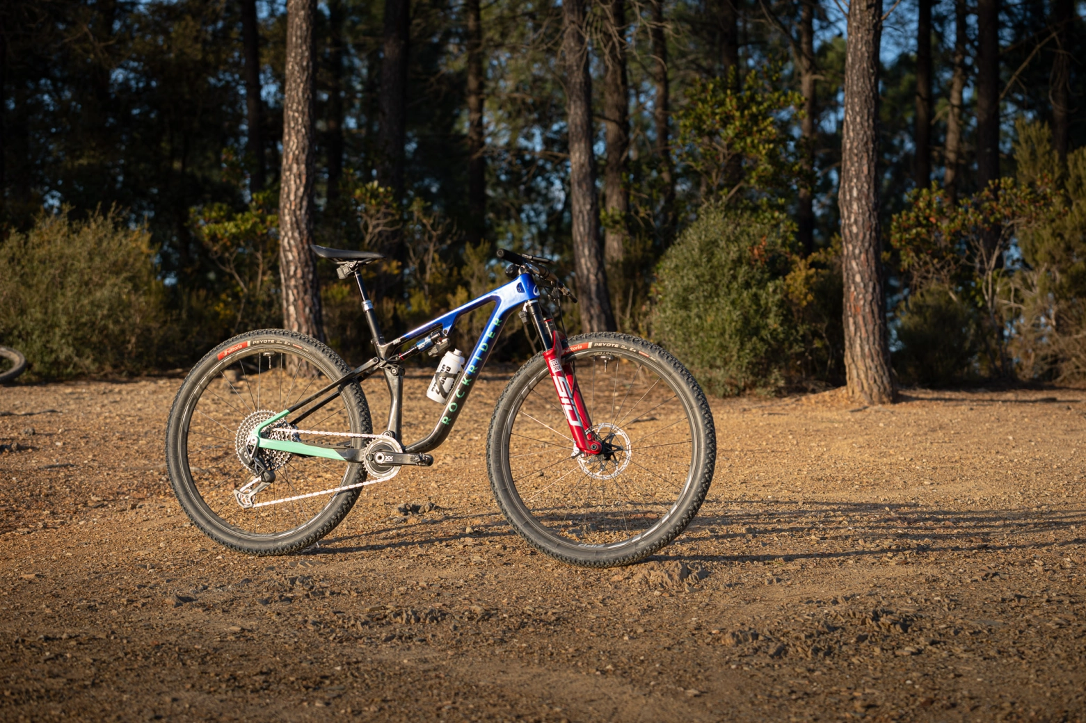 All the details of the new Rockrider RACE 940 S Pro Team with Flight Attendant